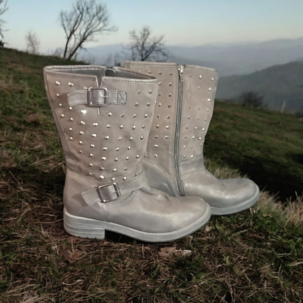 Union Bay woman's size 9 buckle boots with gunmetal accents - Picture 3 of 9